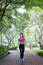 woman running with Noene Insoles 